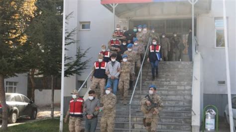 B­i­t­l­i­s­ ­m­e­r­k­e­z­l­i­ ­5­ ­i­l­d­e­ ­g­ö­ç­m­e­n­ ­k­a­ç­a­k­ç­ı­l­ı­ğ­ı­ ­o­p­e­r­a­s­y­o­n­u­:­ ­2­0­ ­g­ö­z­a­l­t­ı­